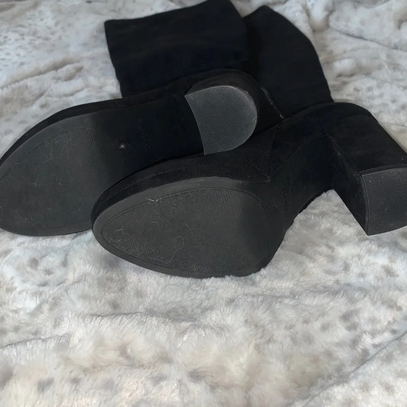 Knee high boot size 9.5 - Picture 3 of 5